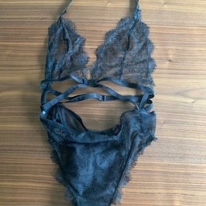 VICTORIA SECRET BLACK LINGERIE SIZE SMALL